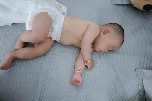 仙桃三个月宝宝抬头不稳 仙桃三个月宝宝抬头不稳